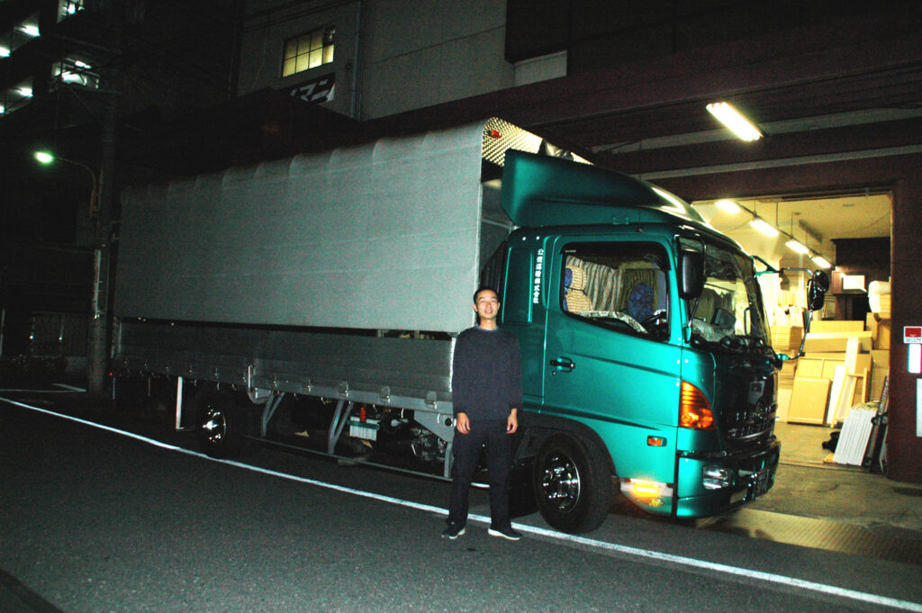 フレームマン美術輸送4t車